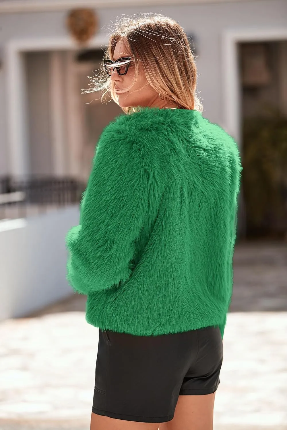 PRETTYGARDEN Women's 2025 Winter Coats Fleece Cropped Jacket Faux Fur Long Sleeve Pockets Shaggy Warm Outerwear Fall Clothes