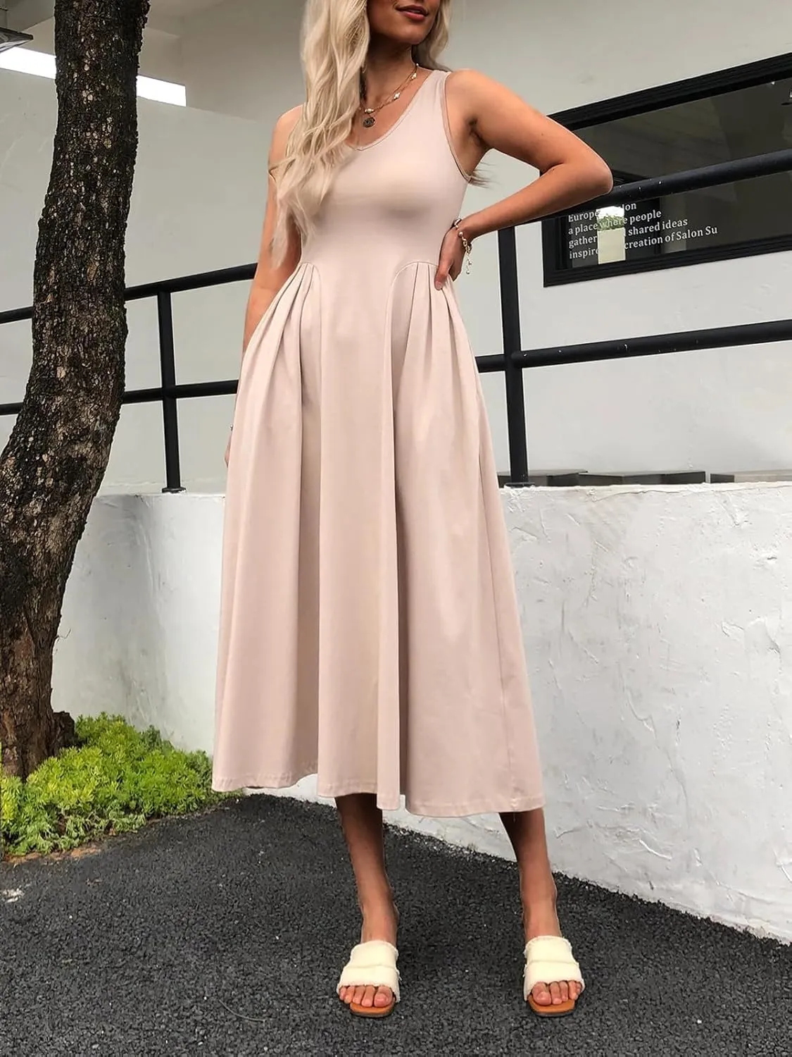utcoco Womens 2025 Summer Sleeveless V Neck Loose Casual Tank Dress Beach Vacation Swing Sundress with Pockets