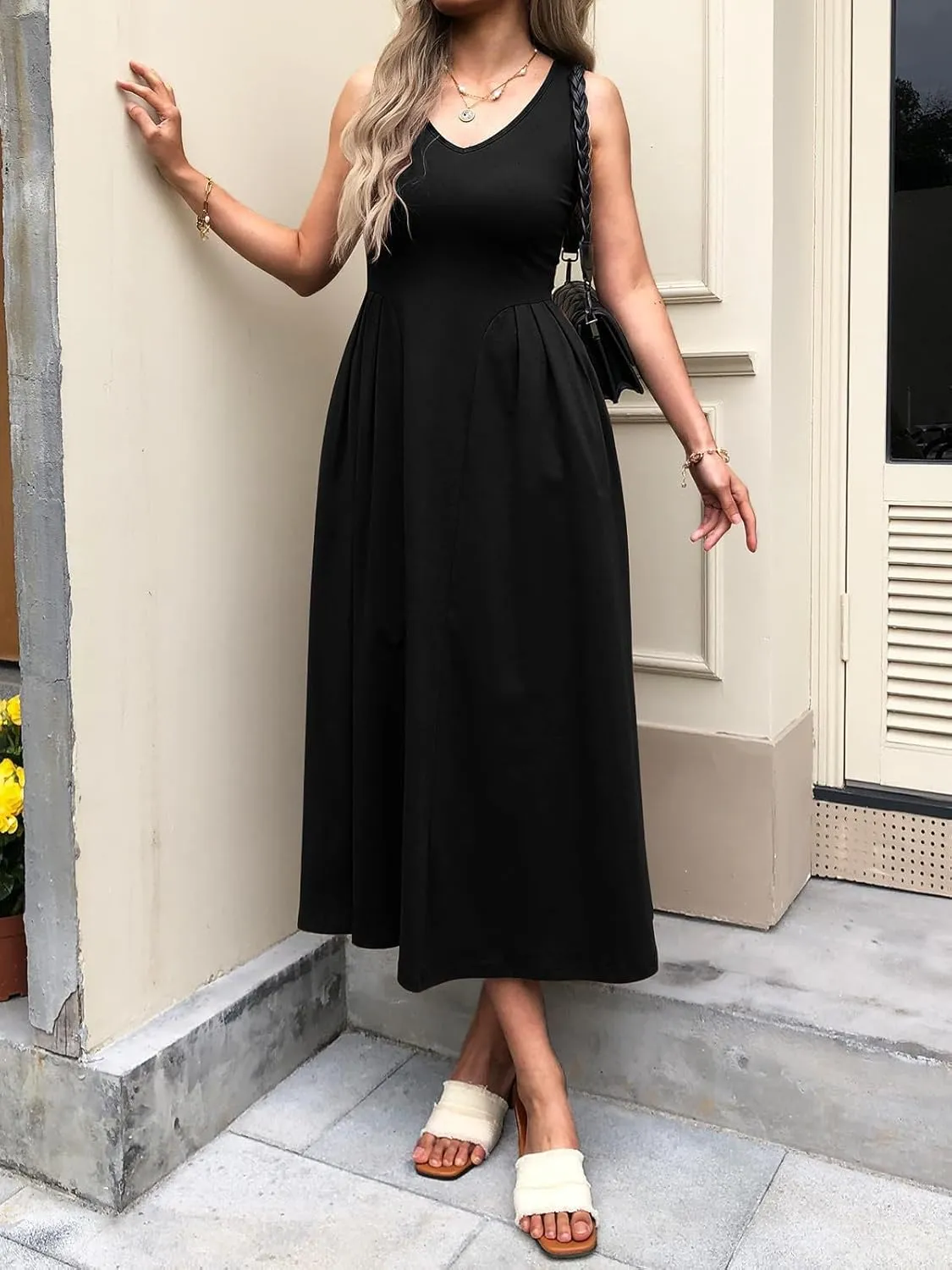 utcoco Womens 2025 Summer Sleeveless V Neck Loose Casual Tank Dress Beach Vacation Swing Sundress with Pockets