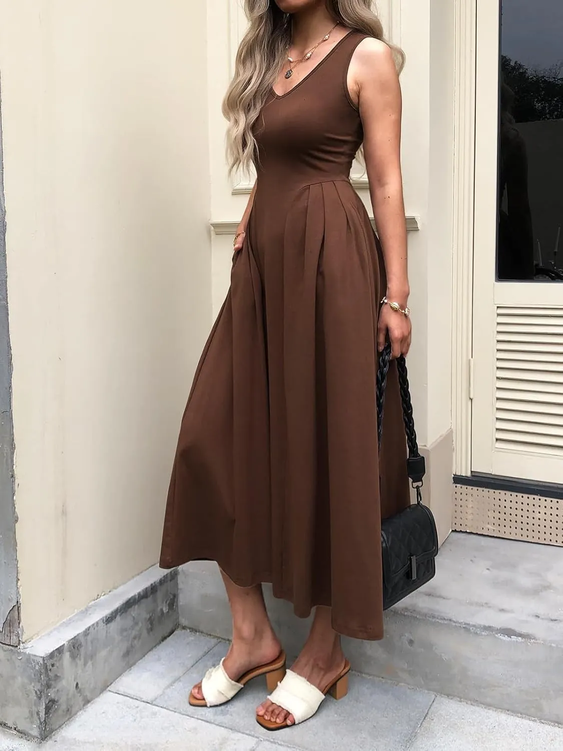 utcoco Womens 2025 Summer Sleeveless V Neck Loose Casual Tank Dress Beach Vacation Swing Sundress with Pockets