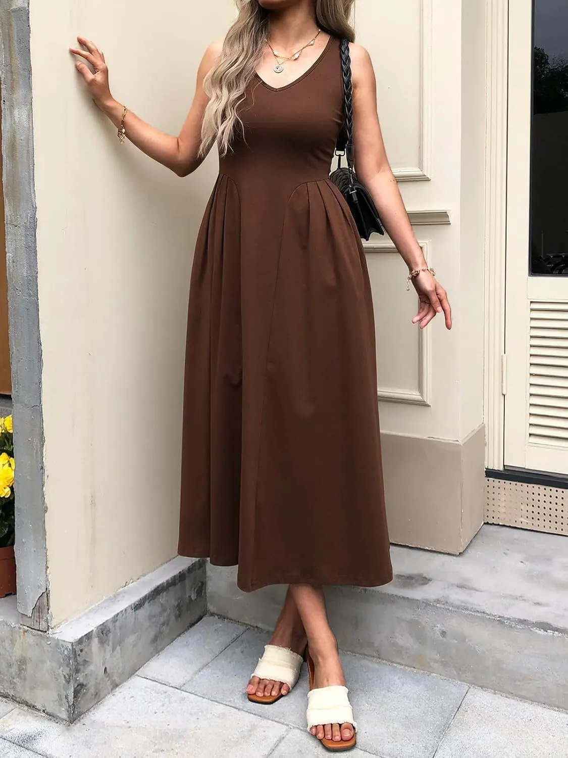 utcoco Womens 2025 Summer Sleeveless V Neck Loose Casual Tank Dress Beach Vacation Swing Sundress with Pockets