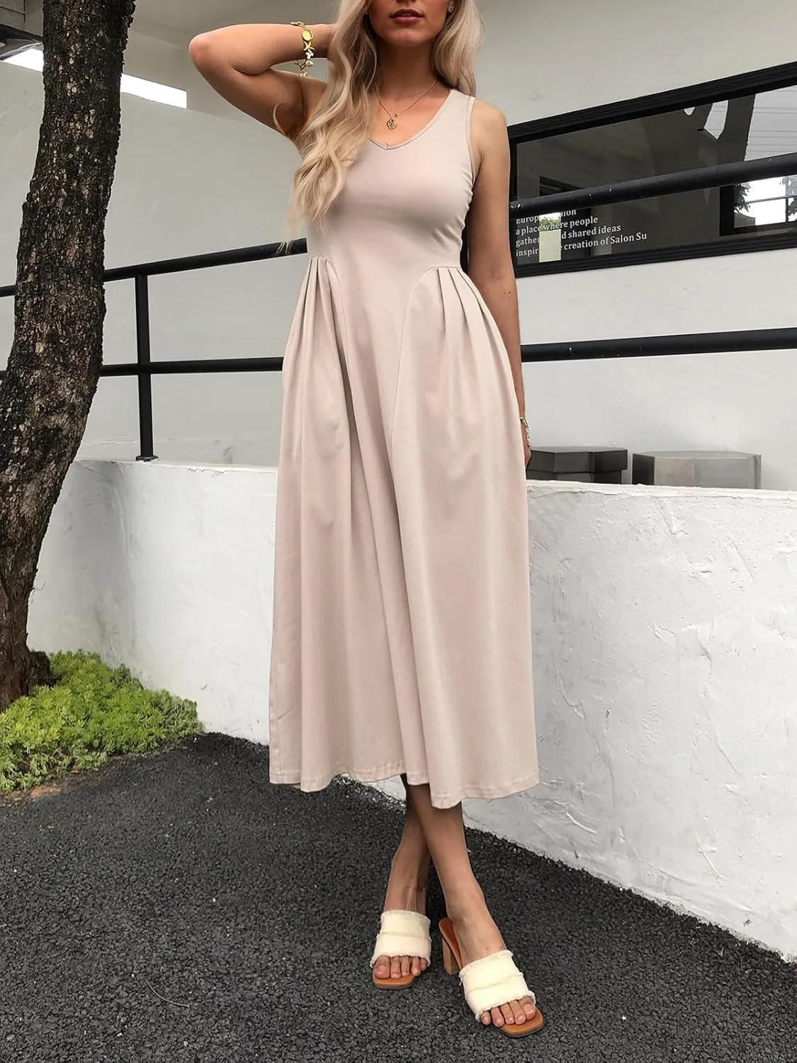 utcoco Womens 2025 Summer Sleeveless V Neck Loose Casual Tank Dress Beach Vacation Swing Sundress with Pockets