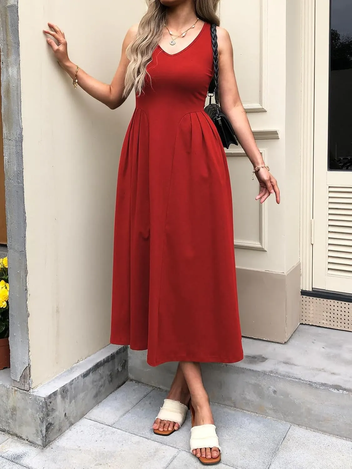 utcoco Womens 2025 Summer Sleeveless V Neck Loose Casual Tank Dress Beach Vacation Swing Sundress with Pockets